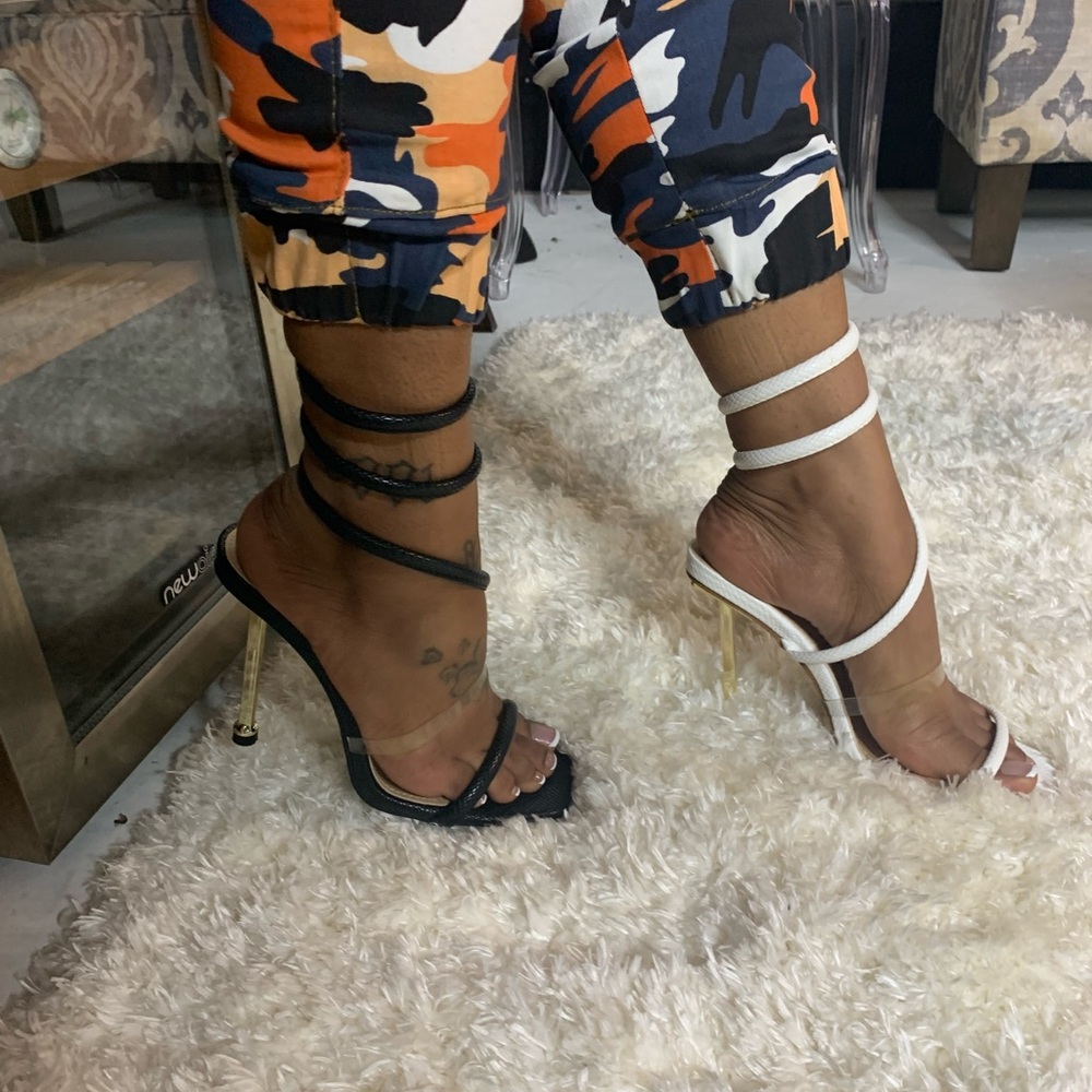 Kizziz twists gold heel